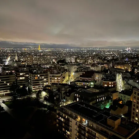 Appartamento With 180 View Of Parigi